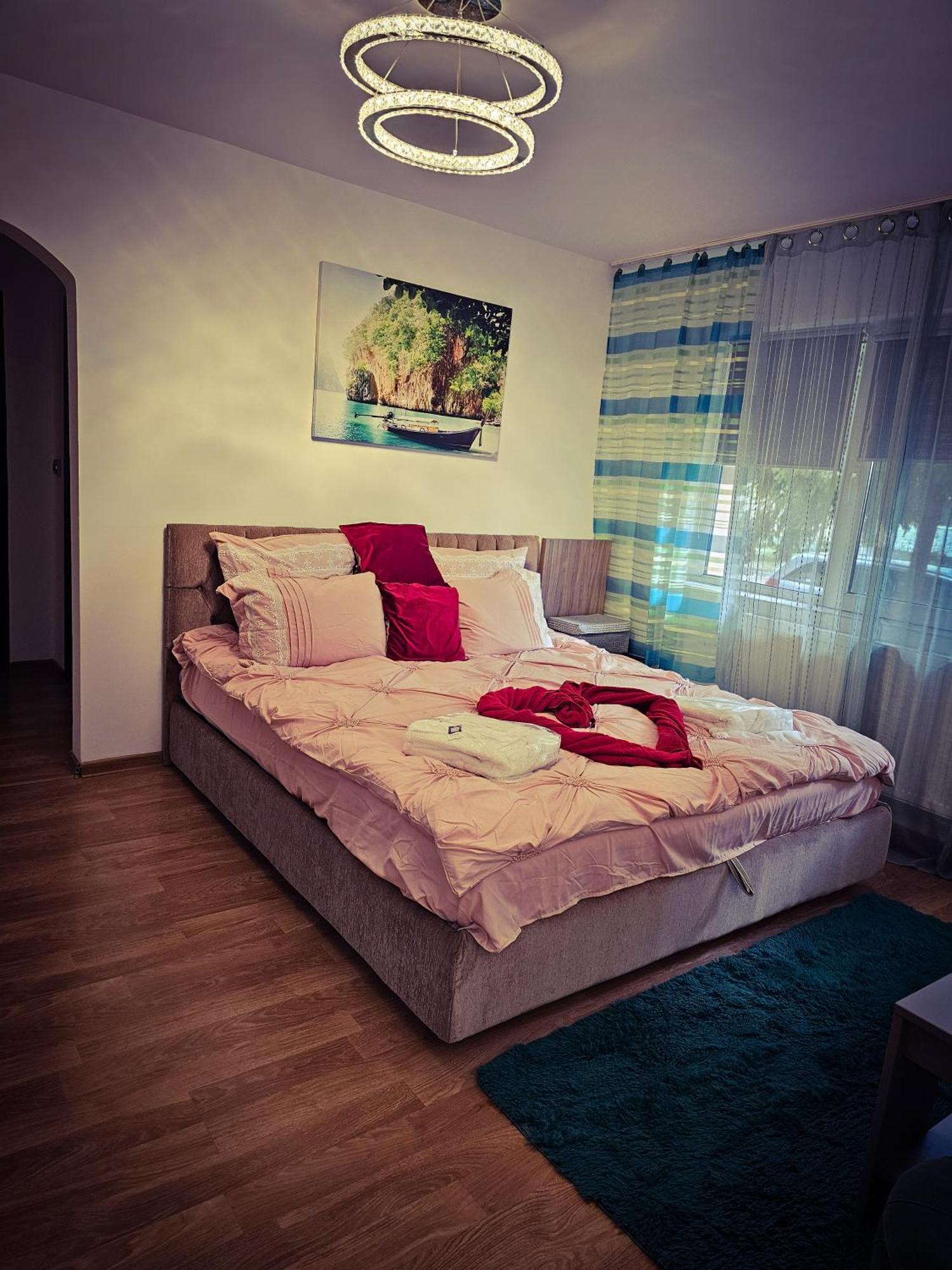 Mony Apartaments Roman Exterior foto