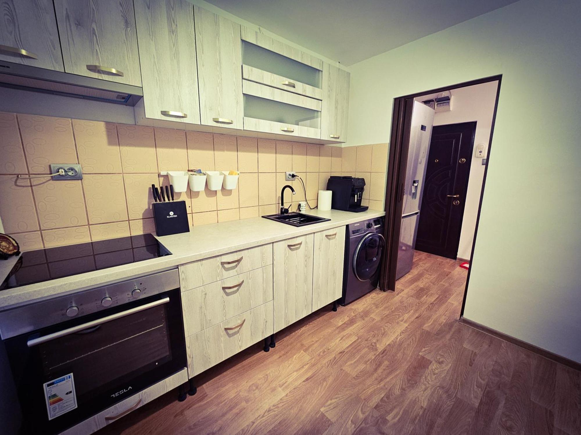 Mony Apartaments Roman Exterior foto