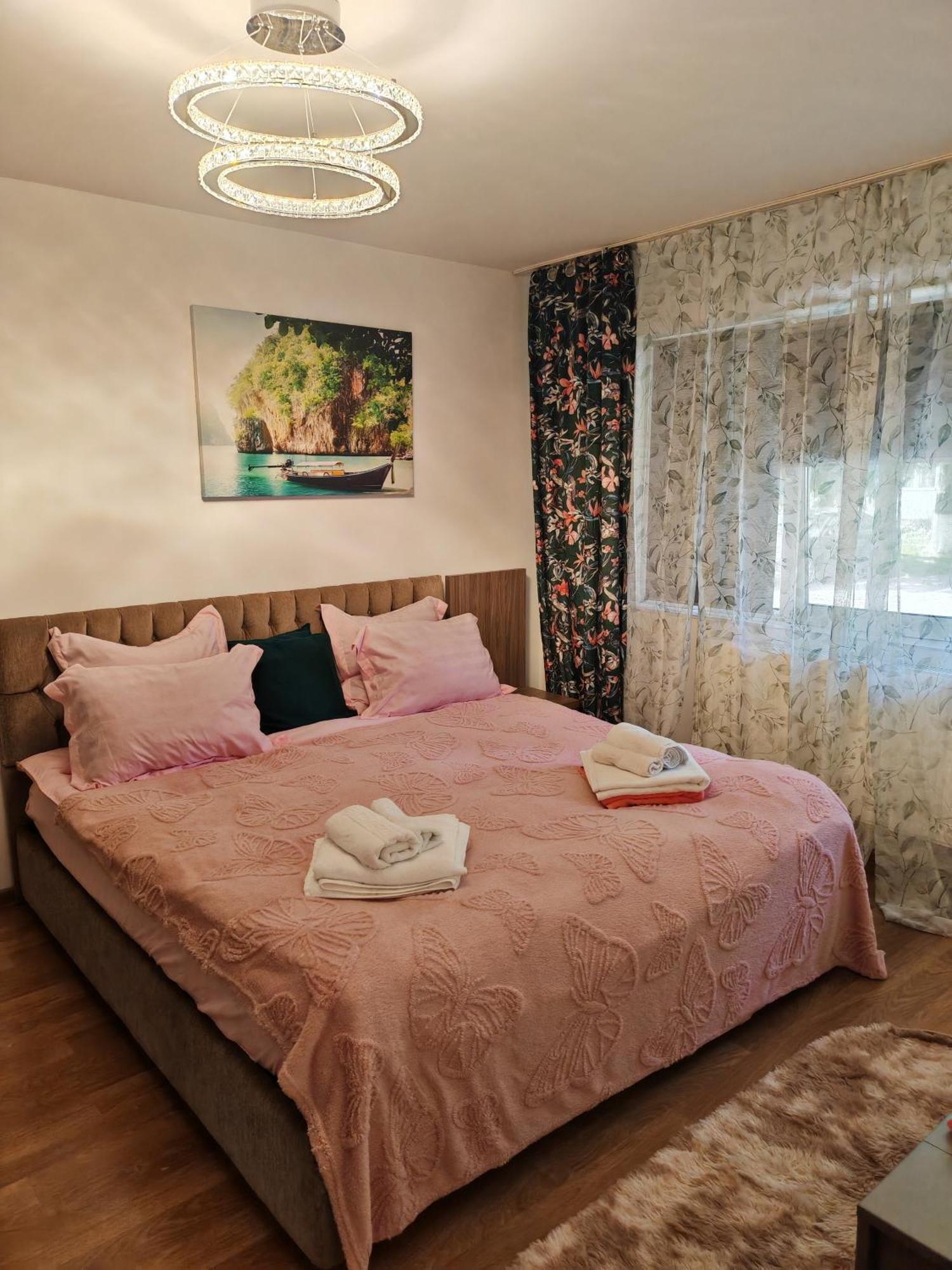 Mony Apartaments Roman Exterior foto